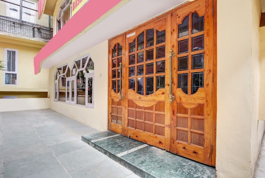 OYO 825460 Hotel Basera