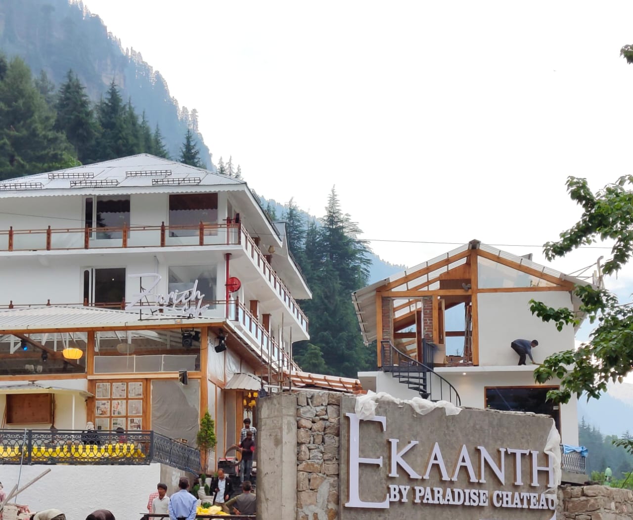 Hotel Ekaanth By Paradise Chateau Manali - Tap to explore photos