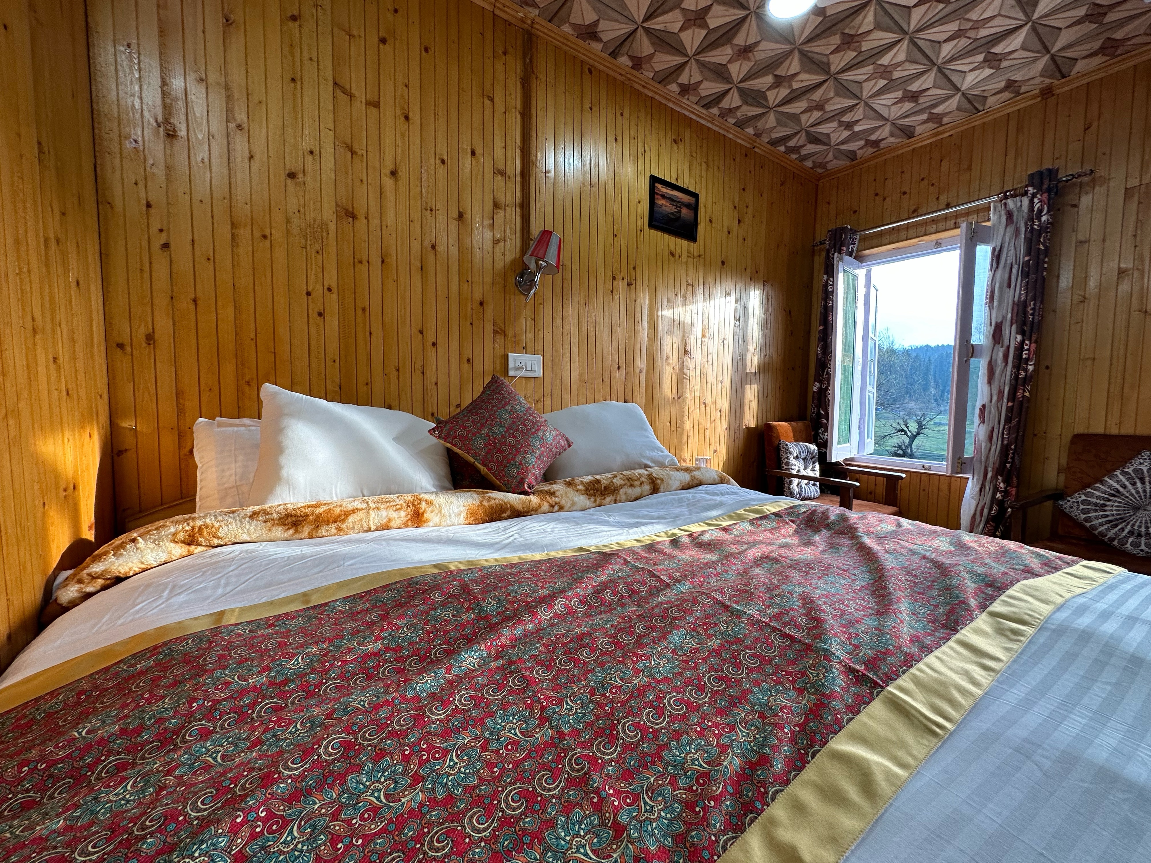 KASHMIR ZEE ZAYN HUTS AND RESORTS - Tap to explore photos