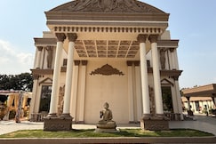 Banyan Paradise Resort, Halol