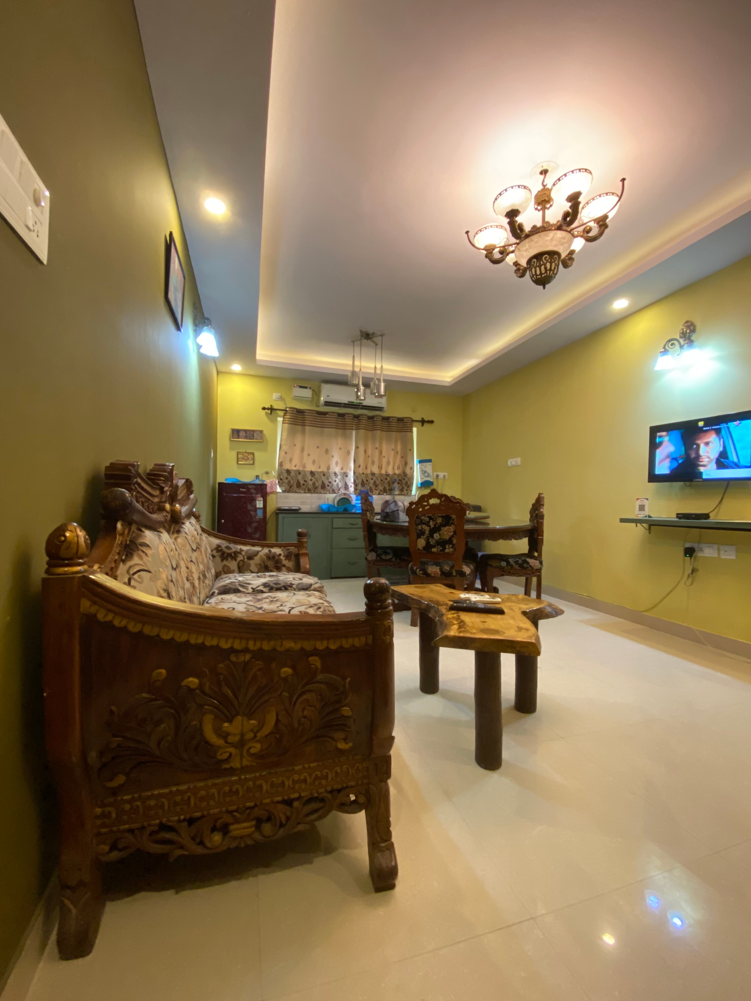 Jyots homestays Antique suite - Tap to explore photos
