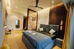 Luxury Studio with Balcony - Galaxy Blu Sapphire, Greater Noida