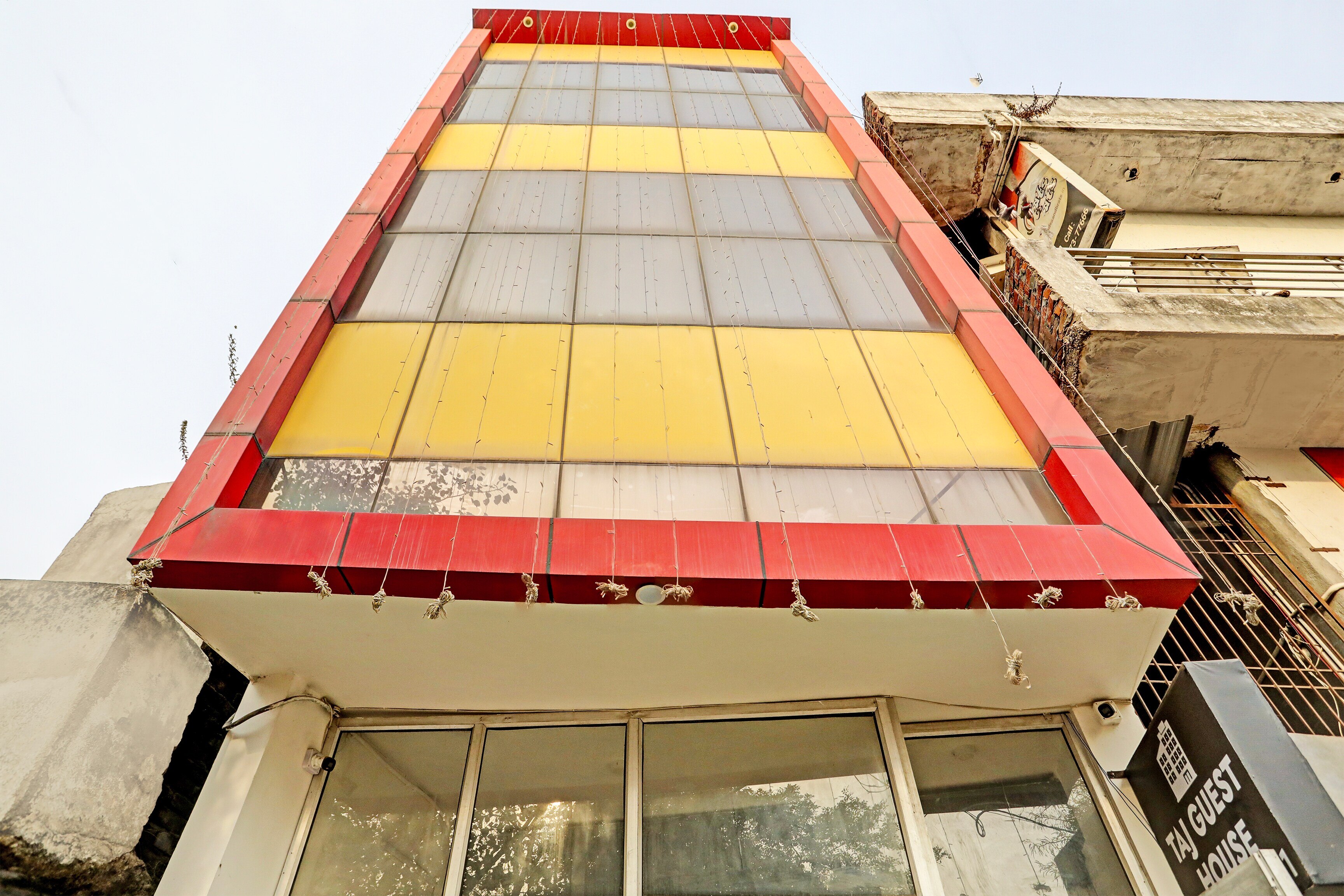 Hotel O Taj Guest House - Tap to explore photos