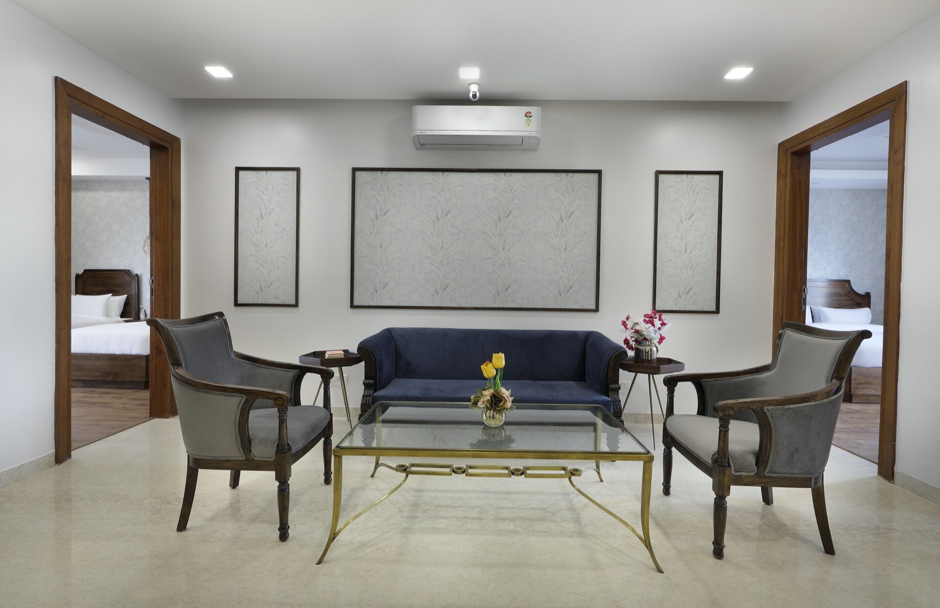 Hydewest LUXE Rose Suite Studios - Tap to explore photos