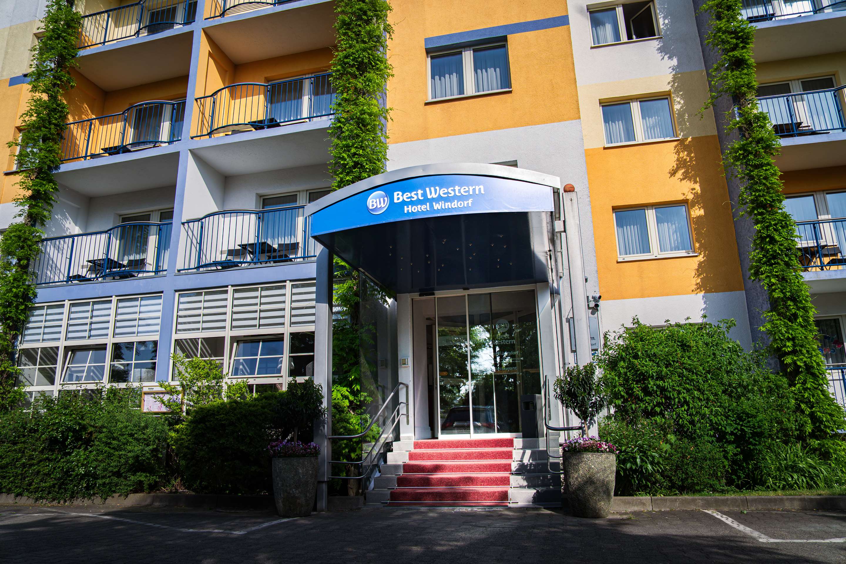 Best Western Hotel Windorf - Tap to explore photos