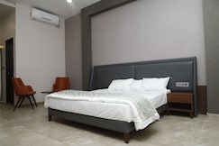 Hotel O 80950B Samrat Lodge, Adilabad