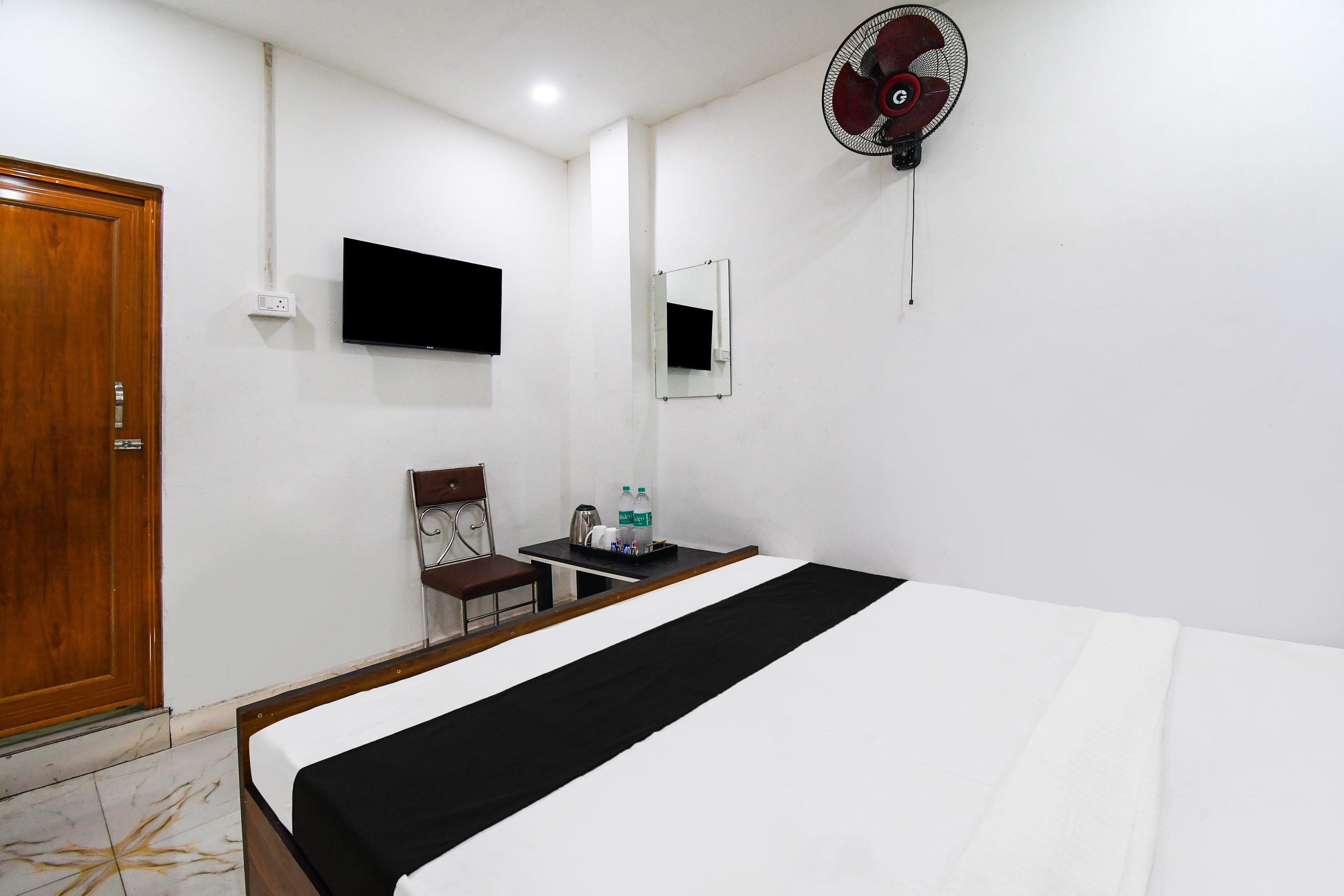 Hotel O Gunjan Family Lodge - Tap to explore photos