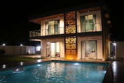 Nature villa with grand pool, Kolkata