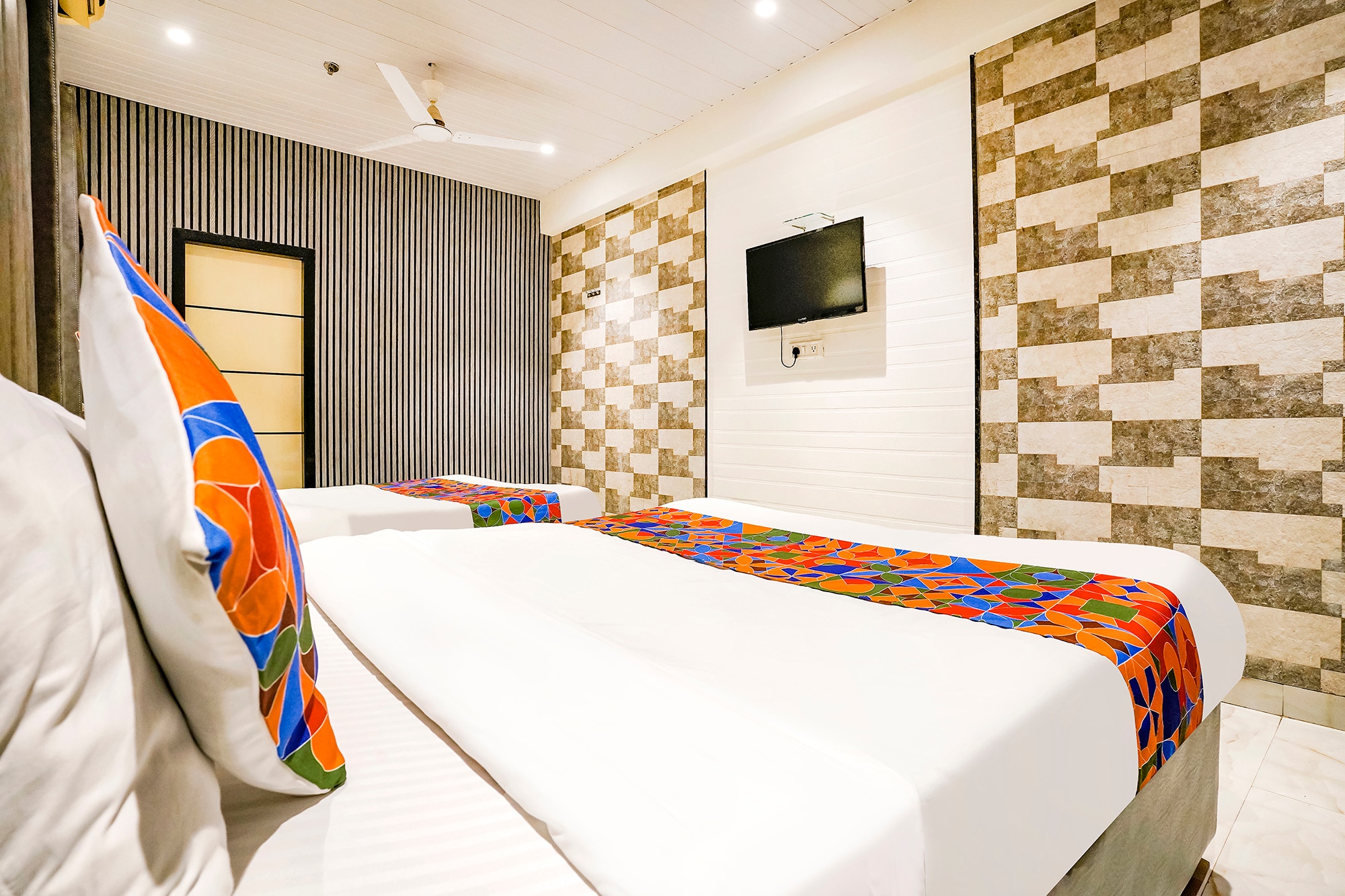 FabHotel Prime Welcome Palace - Inside Chandni Chowk Complex - Tap to explore photos