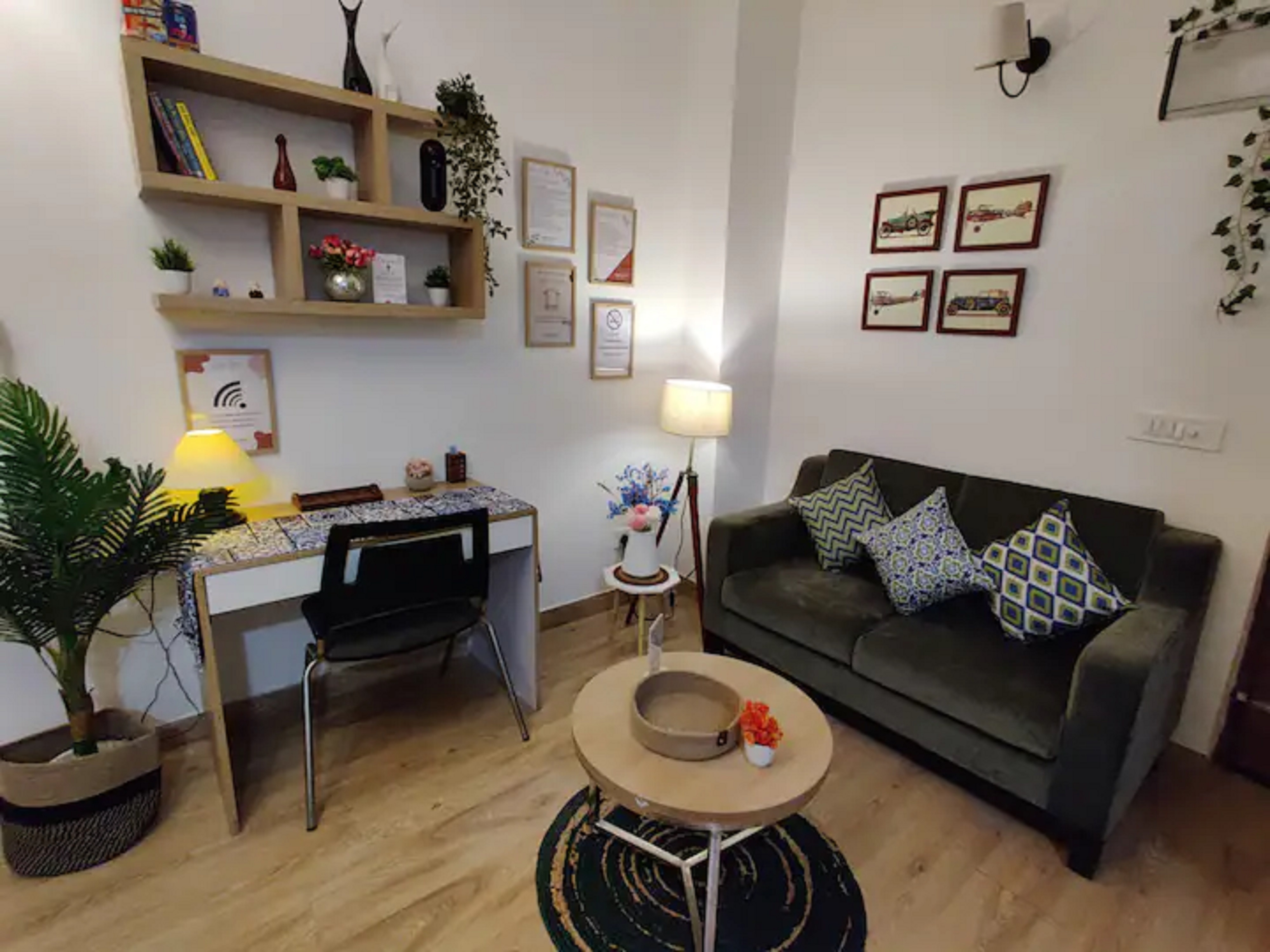 Sojourn Stays Sunset Springs Luxurious Studio - Tap to explore photos