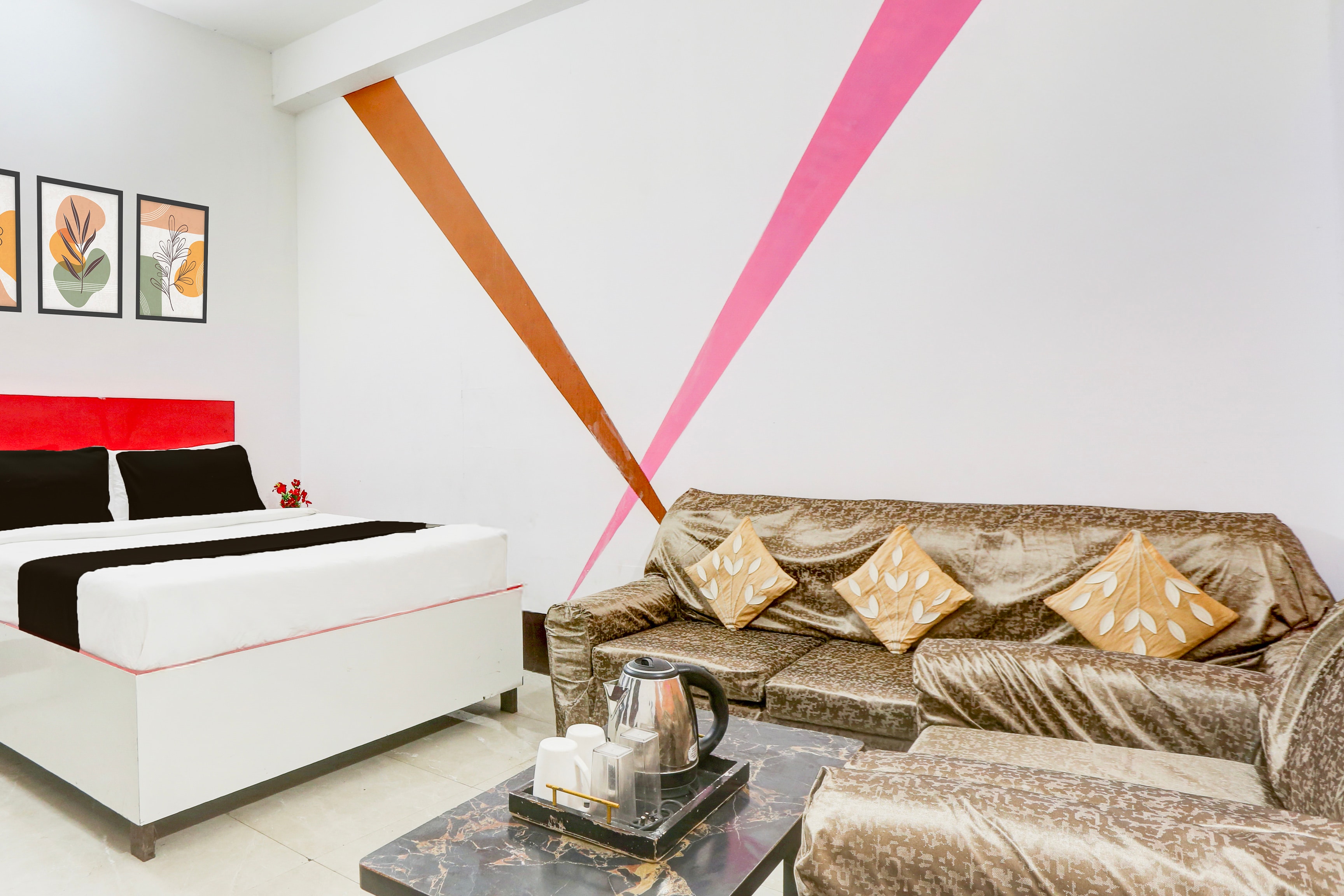 Hotel O Golden in Residency - Tap to explore photos