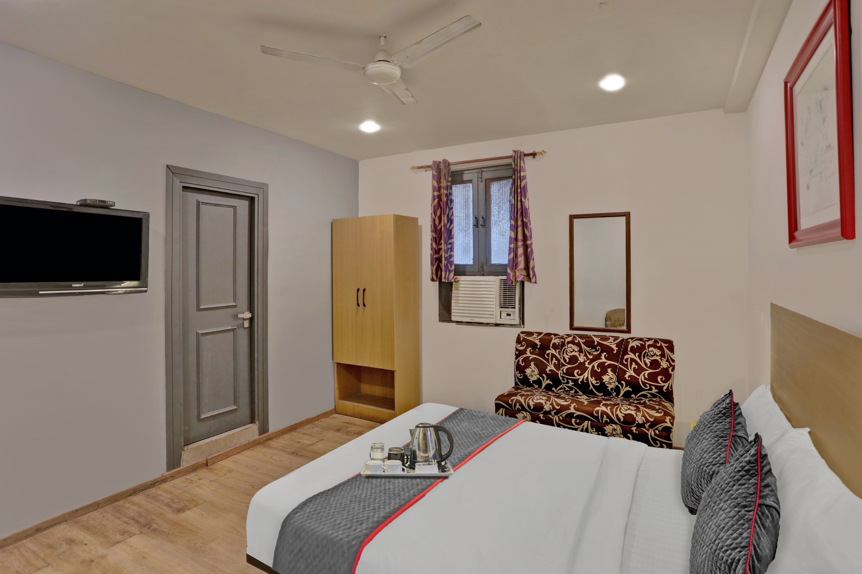 Townhouse Jp Grand Near Mayapuri Chowk - Tap to explore photos