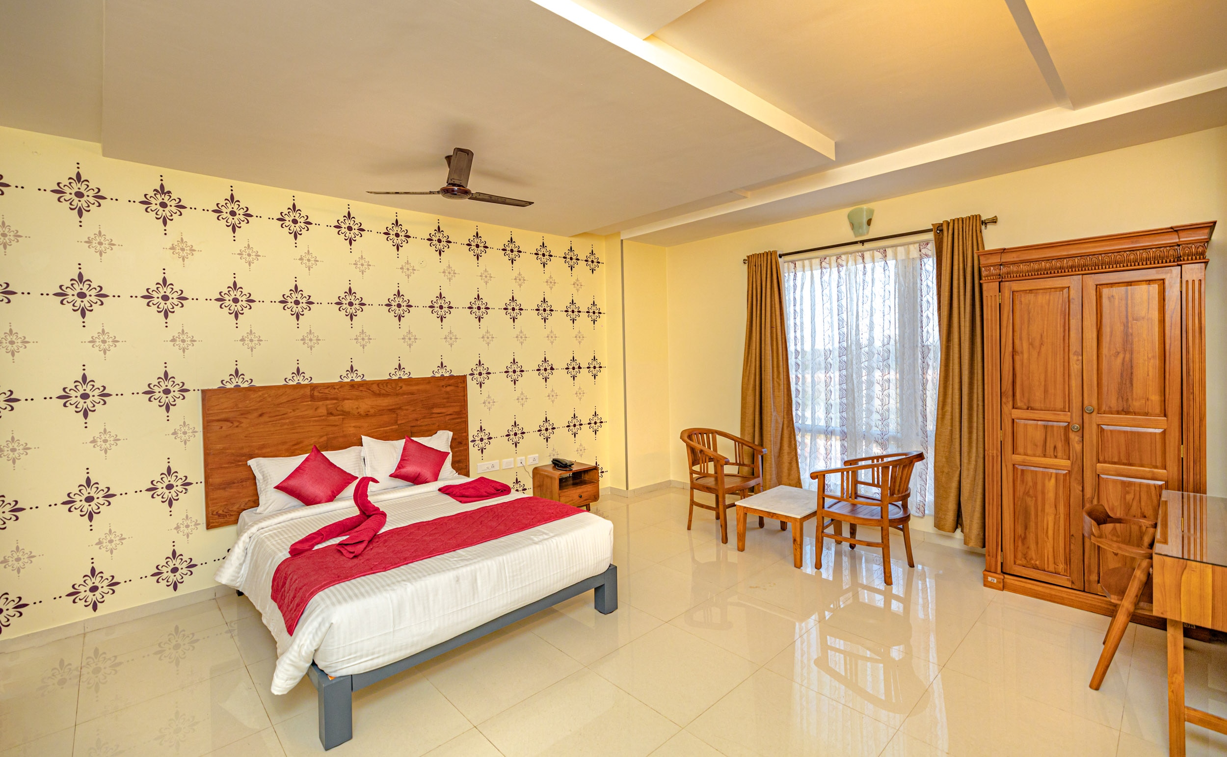 Hotel SRM GRANDEURS - Tap to explore photos