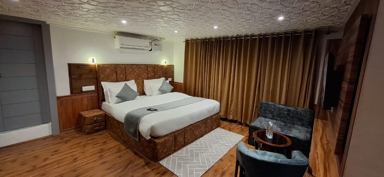 Hotel Kashmir Breeze, Srinagar - Tap to explore photos
