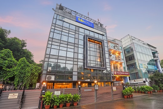 FabHotel Golden Eye Inn - Nehru Place Market