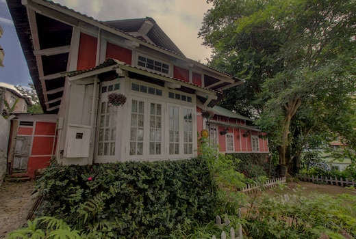 Aura Cottage