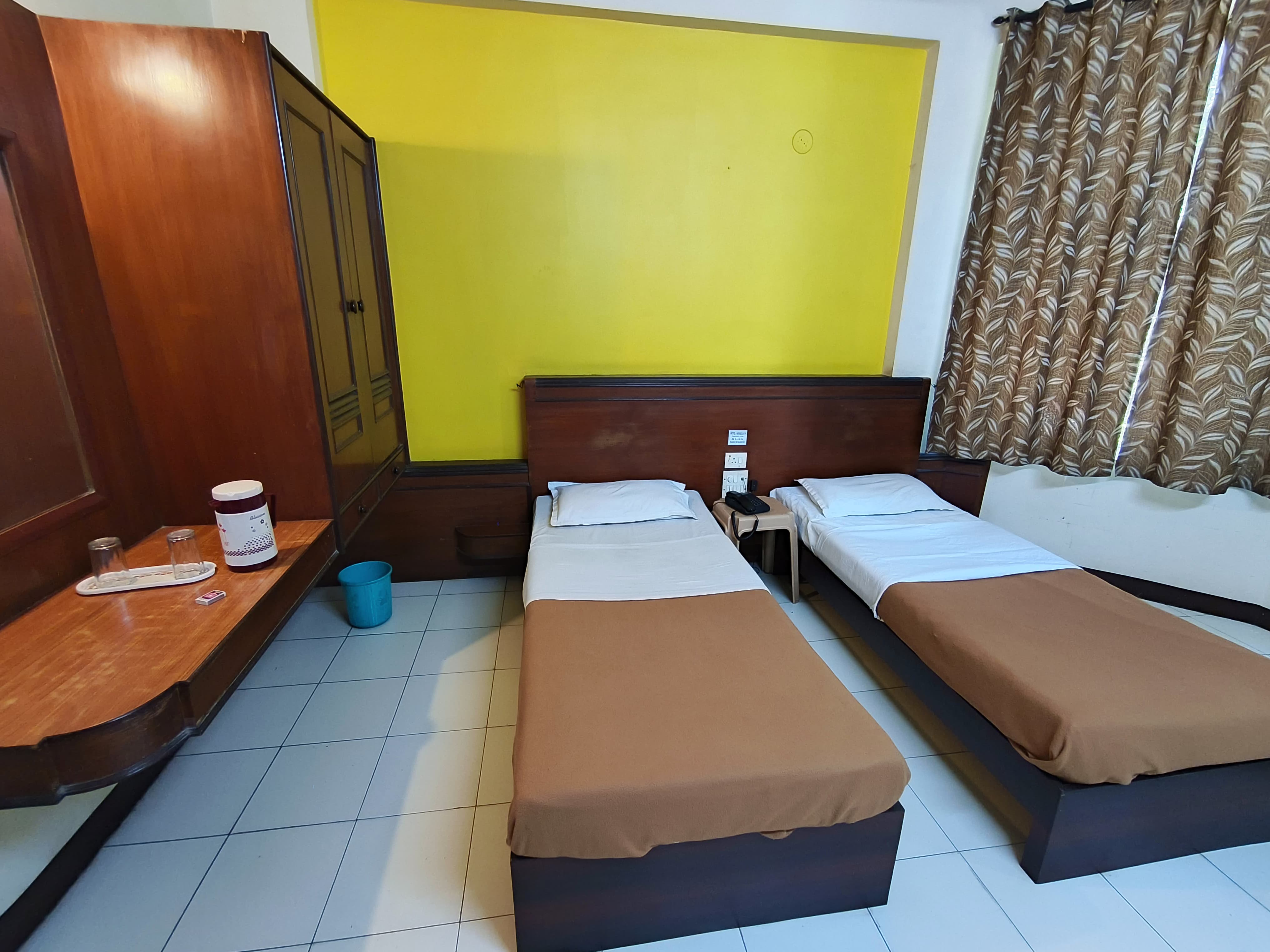 Deluxe Twin bed AC 1