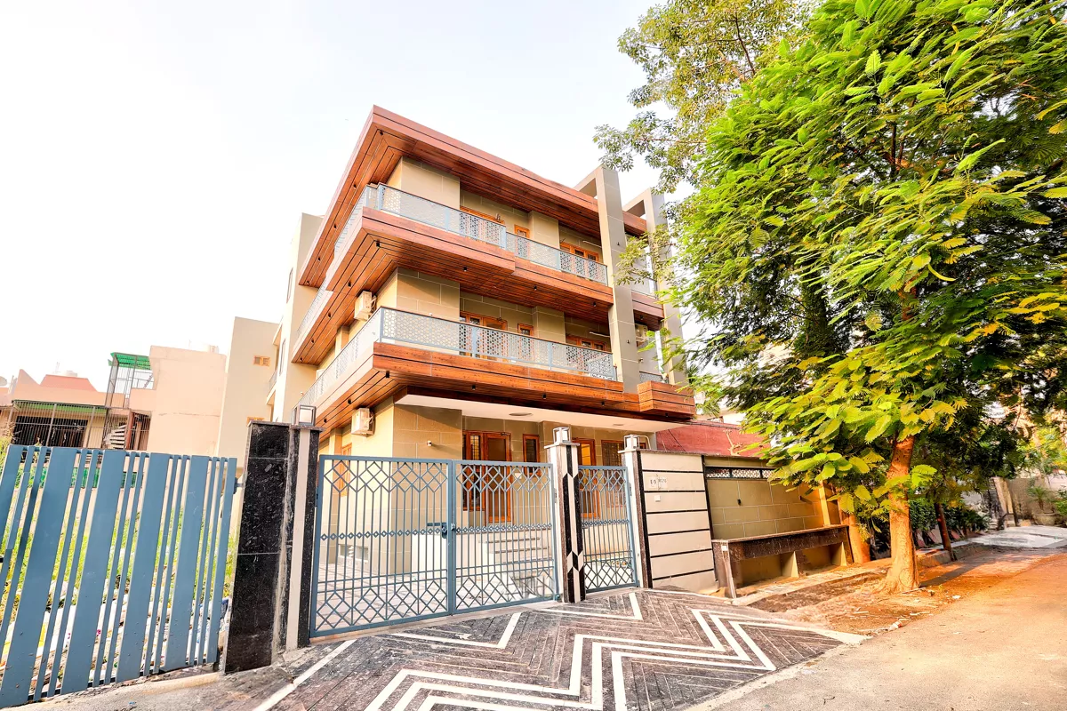 Alaya Stays Zinnia 2 BHK Apt With Gaming Zone Near Malls, Noida