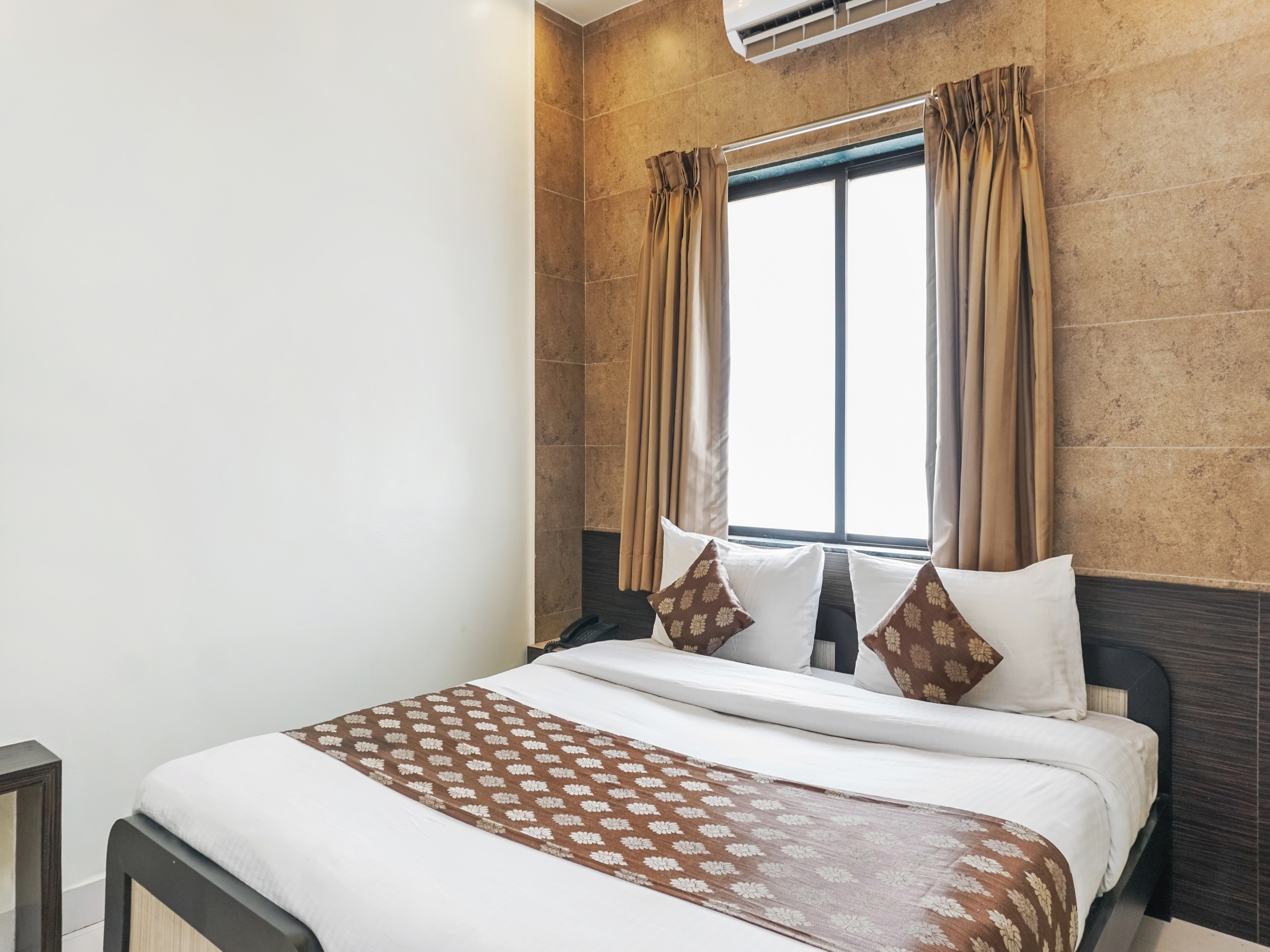 Hotel Pavitra - Tap to explore photos