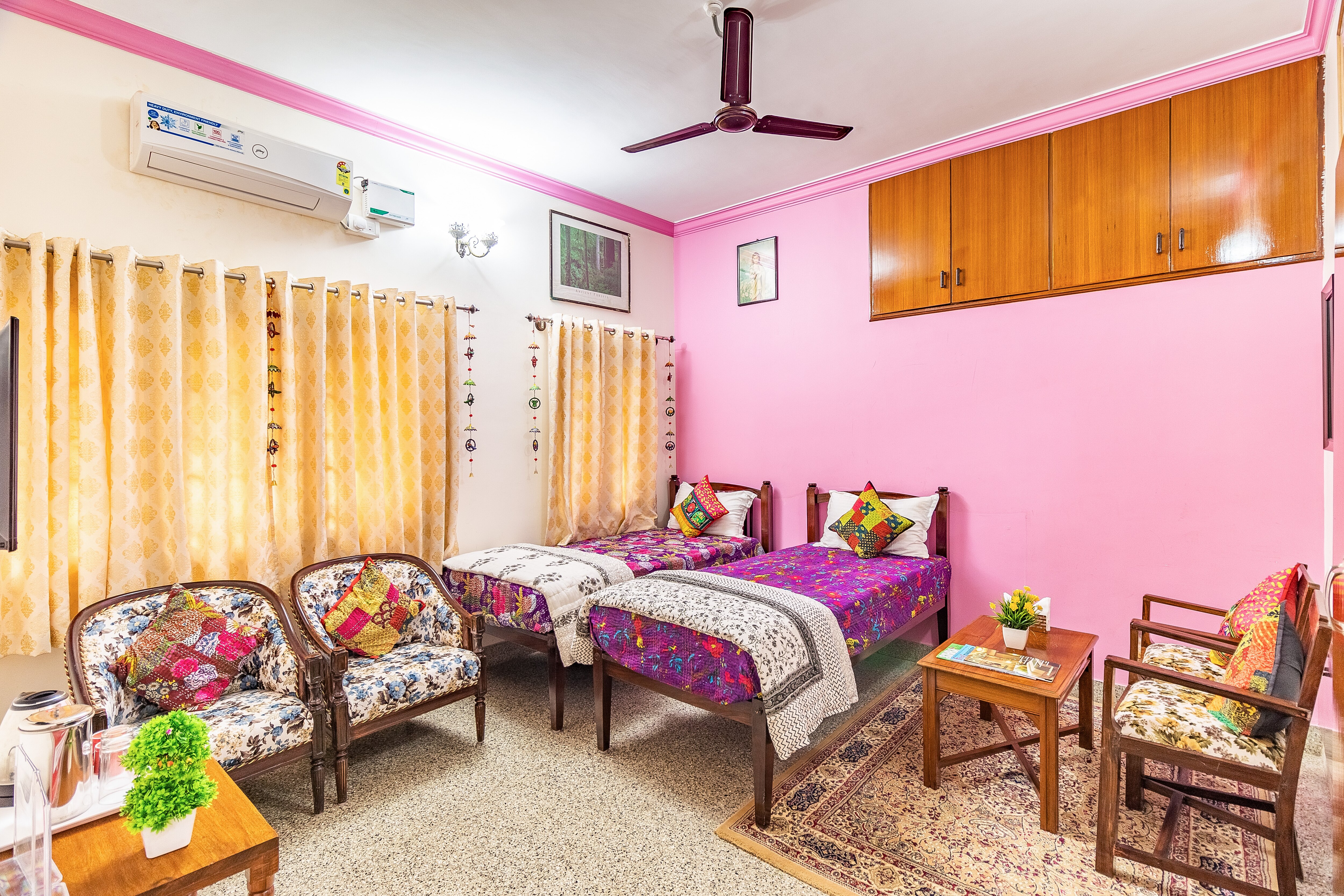 Royal Heritage Palace | Rooms & Wi-Fi - Tap to explore photos