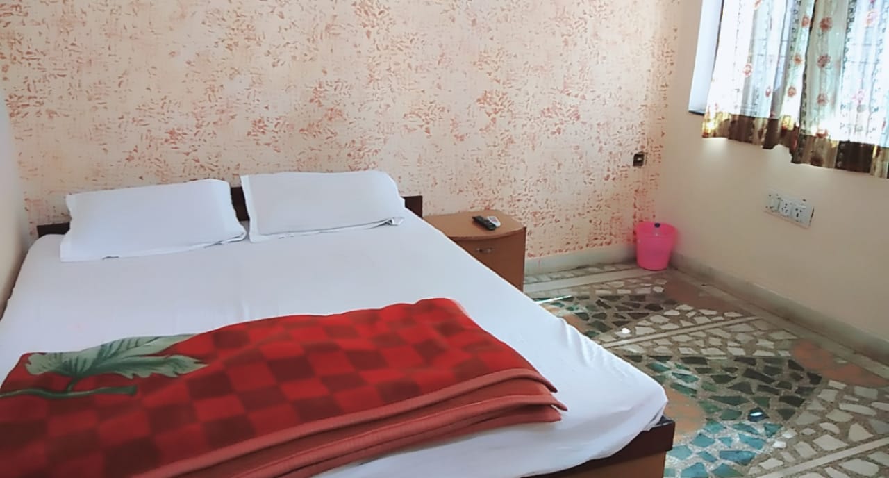 Raj hotel mathura valo ka - Tap to explore photos