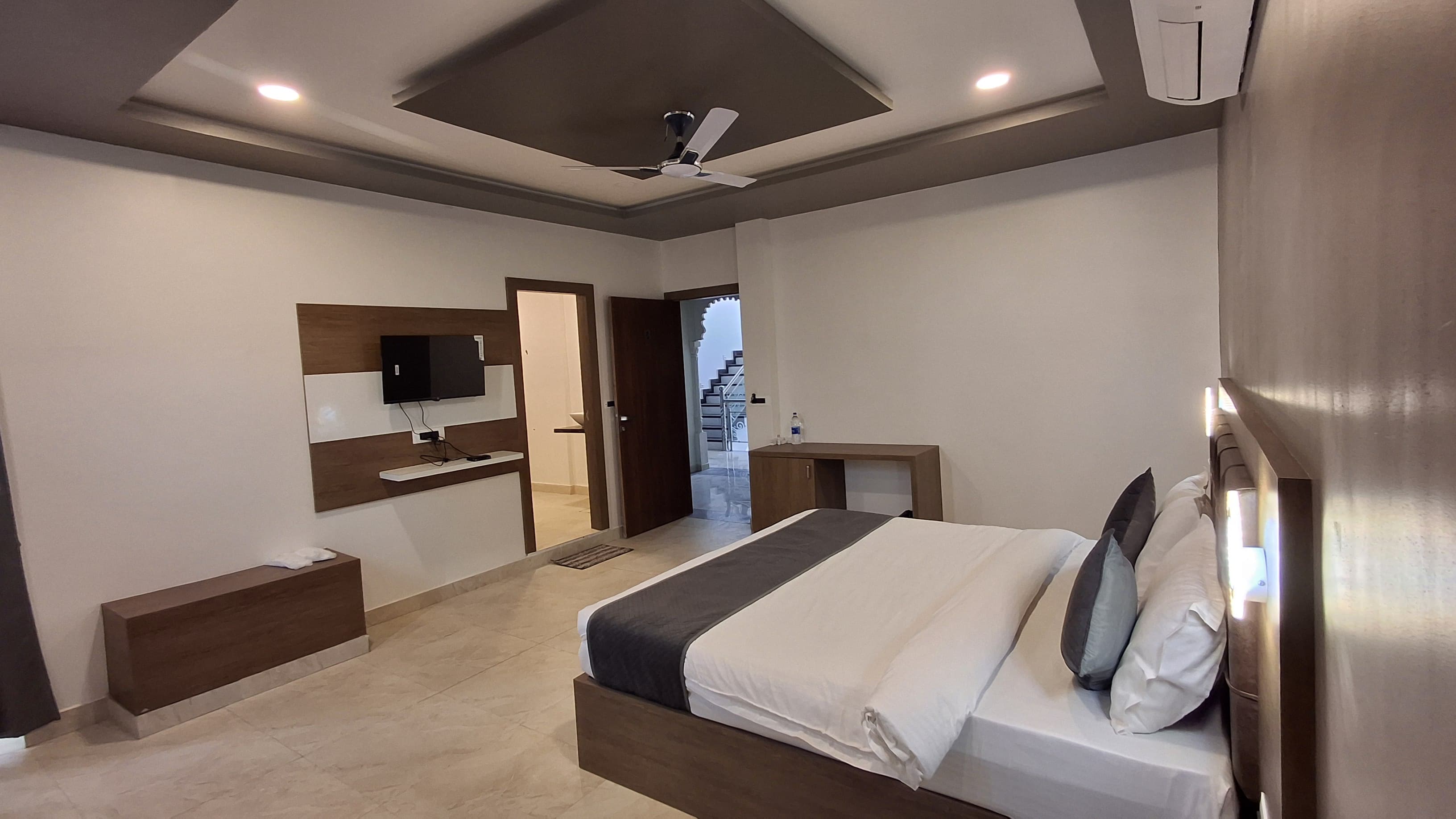KOHINOOR HOTEL AND RESORTS - Tap to explore photos