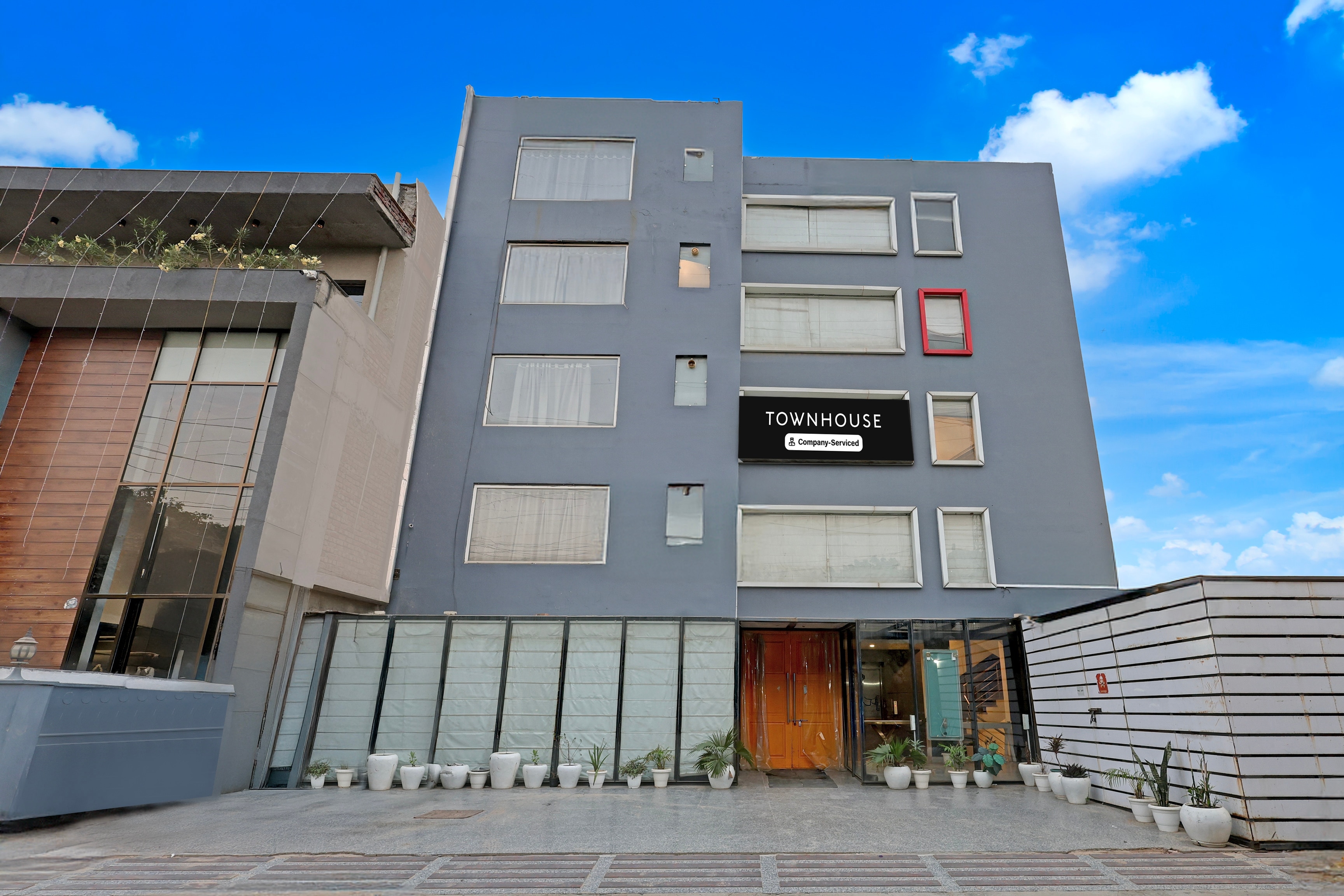 Townhouse Sector 57 Gurgaon Near Hong Kong Bazaar - Tap to explore photos