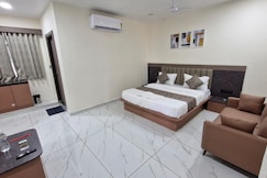 Hotel Radhe Rooms, Lunavada