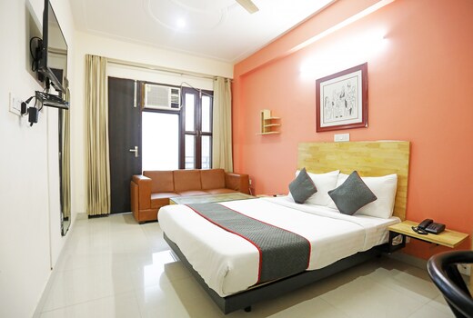 Super Townhouse Cloud Bay, Near Genpact, Sector-69, Gurgaon