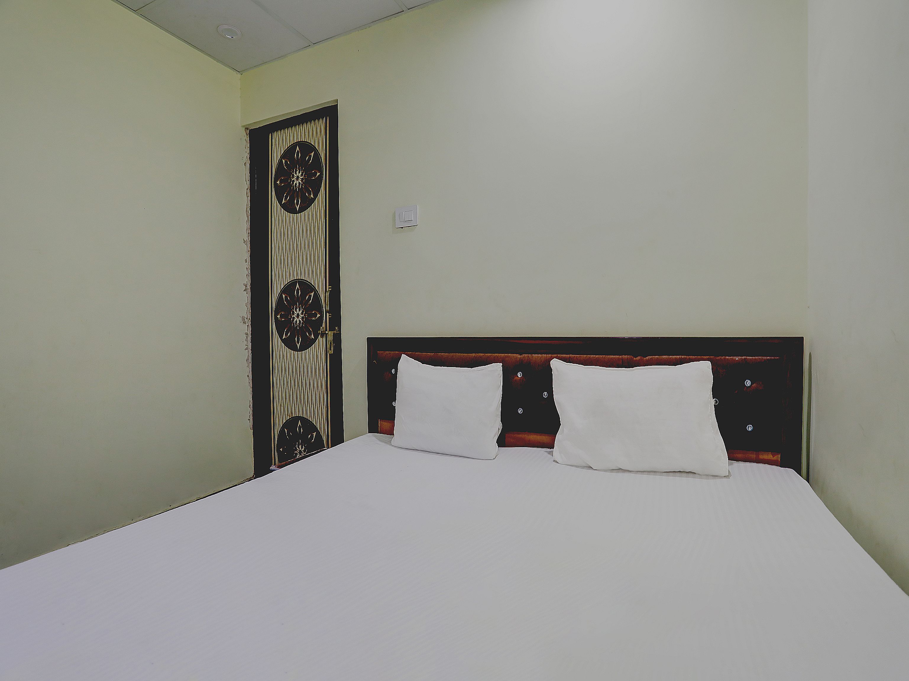 Hotel O Dosto Ki Dhadkan - Tap to explore photos
