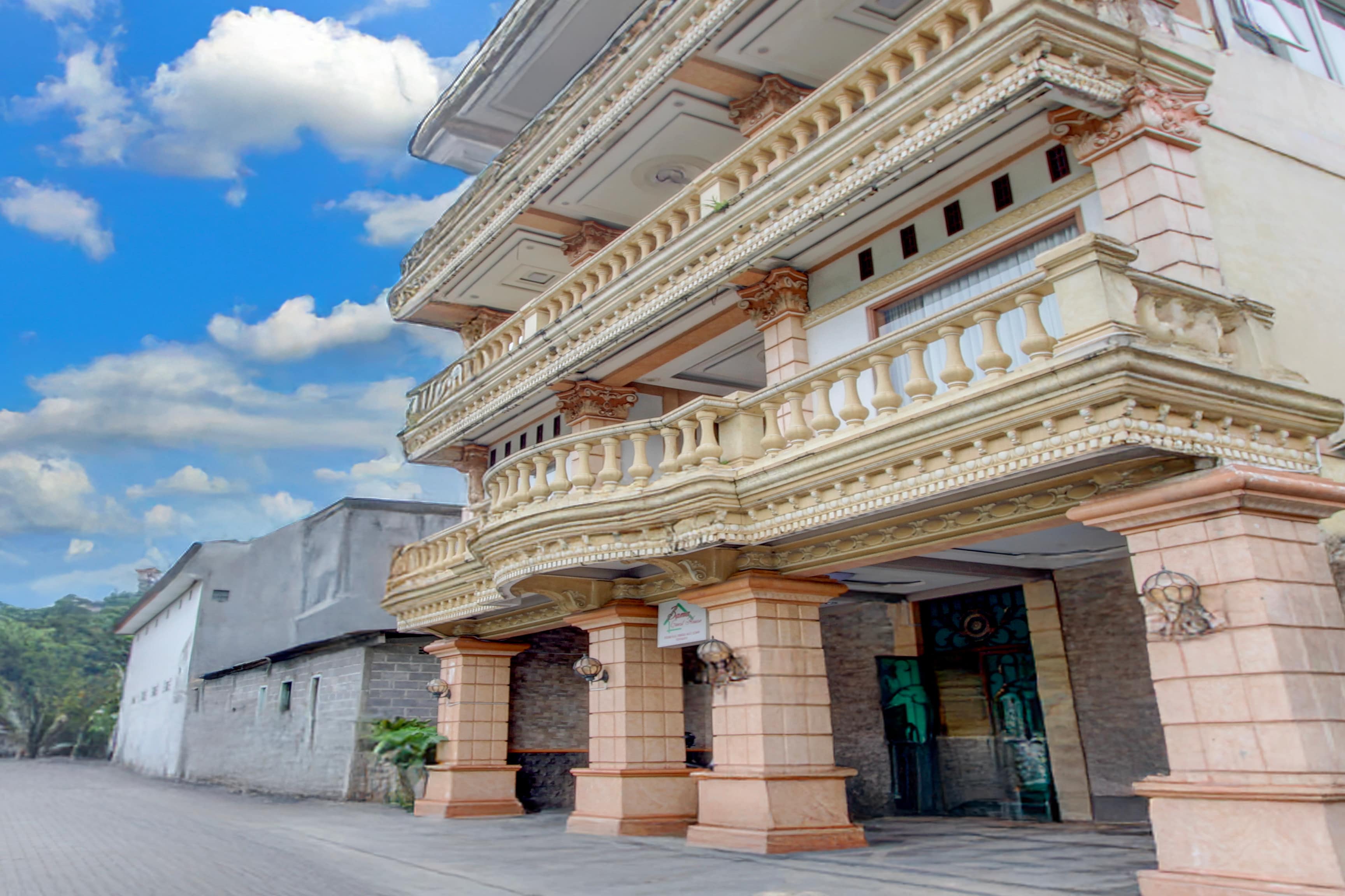 Hotel O Yogyakarta near Jogja City Mall formerly Bama Guesthouse - Tap to explore photos