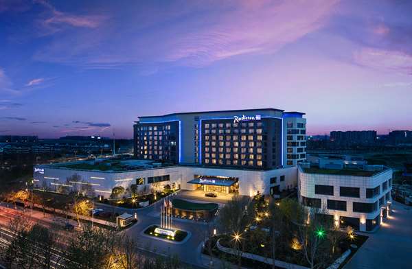 Radisson Blu Zhengzhou Huiji - Tap to explore photos
