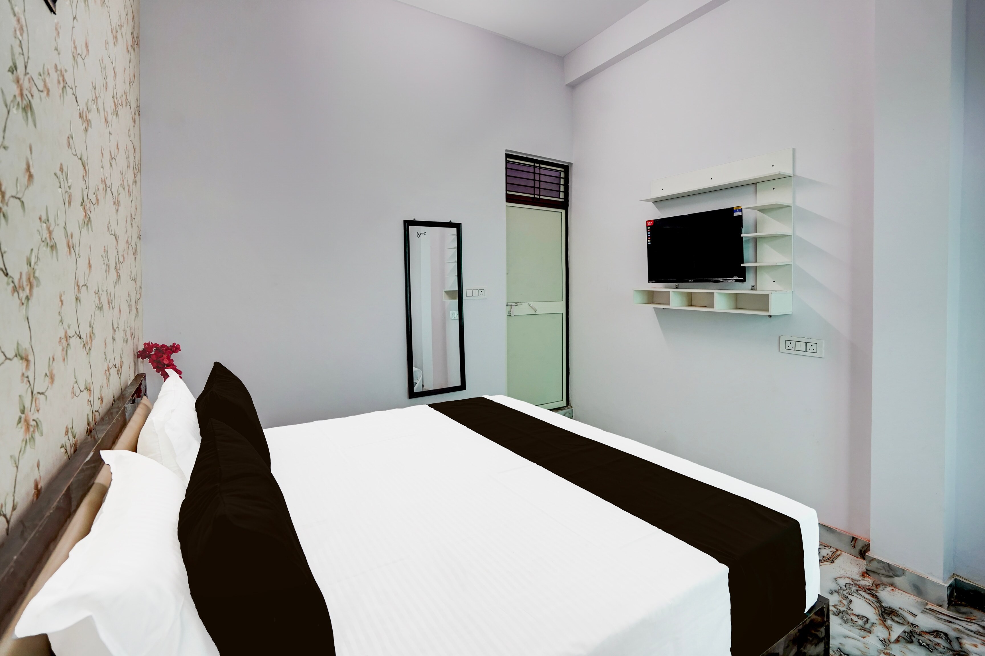 Hotel O SANGAM - Tap to explore photos