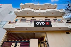 SPOT ON The Royal Inn, Varanasi