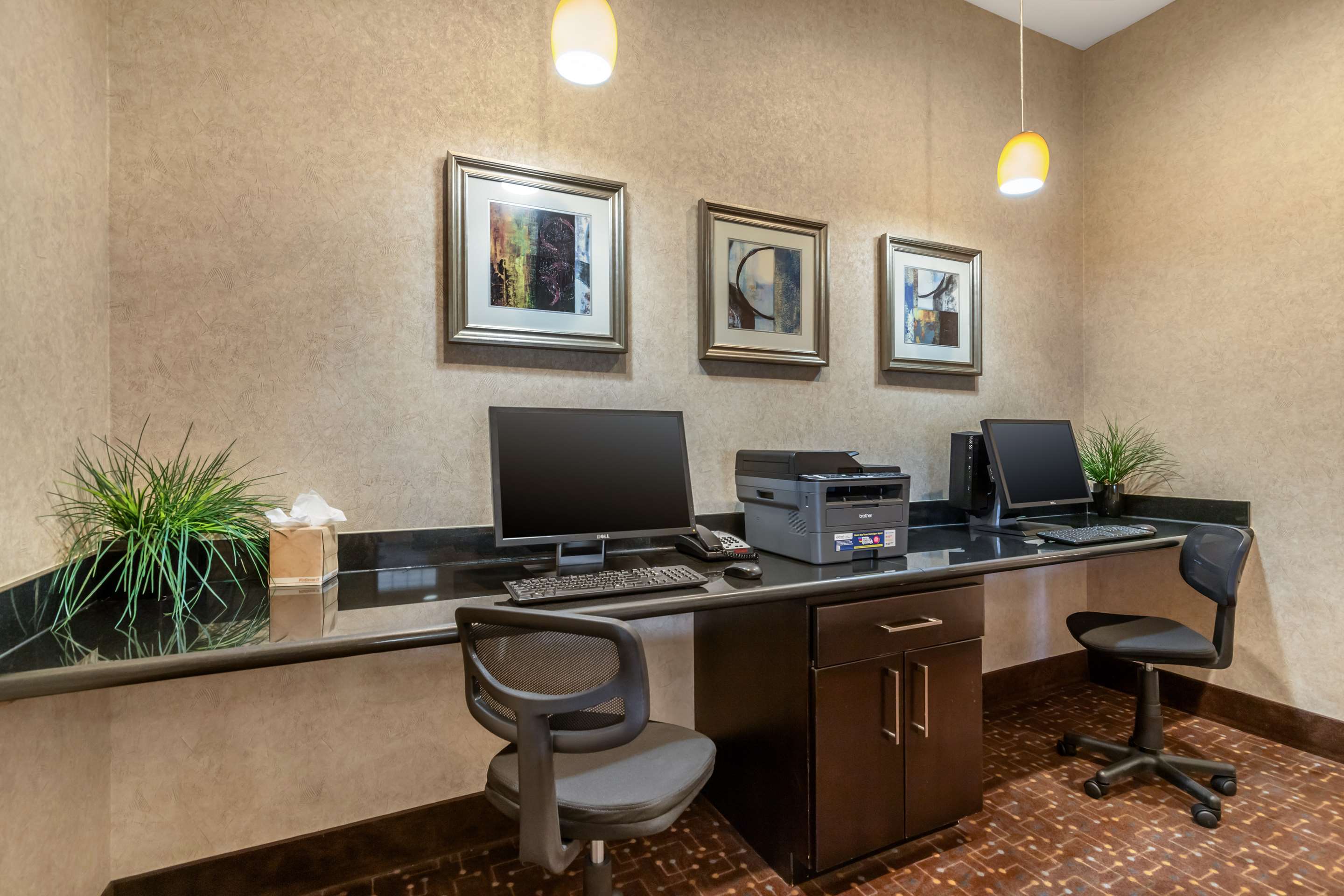 Best Western Plus Lytle Inn & Suites - Tap to explore photos