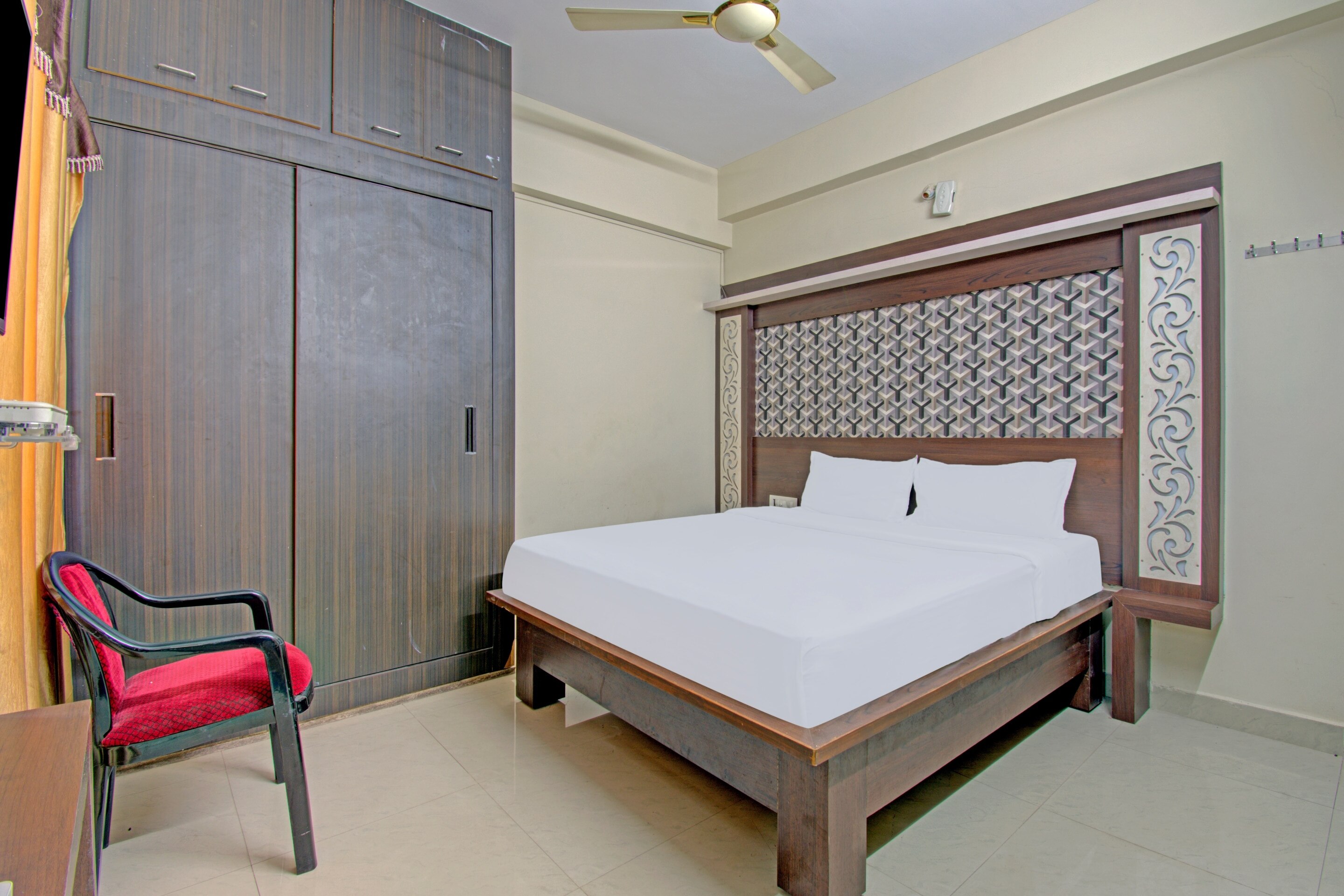 Hotel O 80823 Hotel Sitara Grand - Tap to explore photos