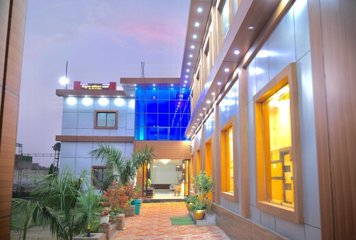 Hotel O Vaikunth Radhika Farm