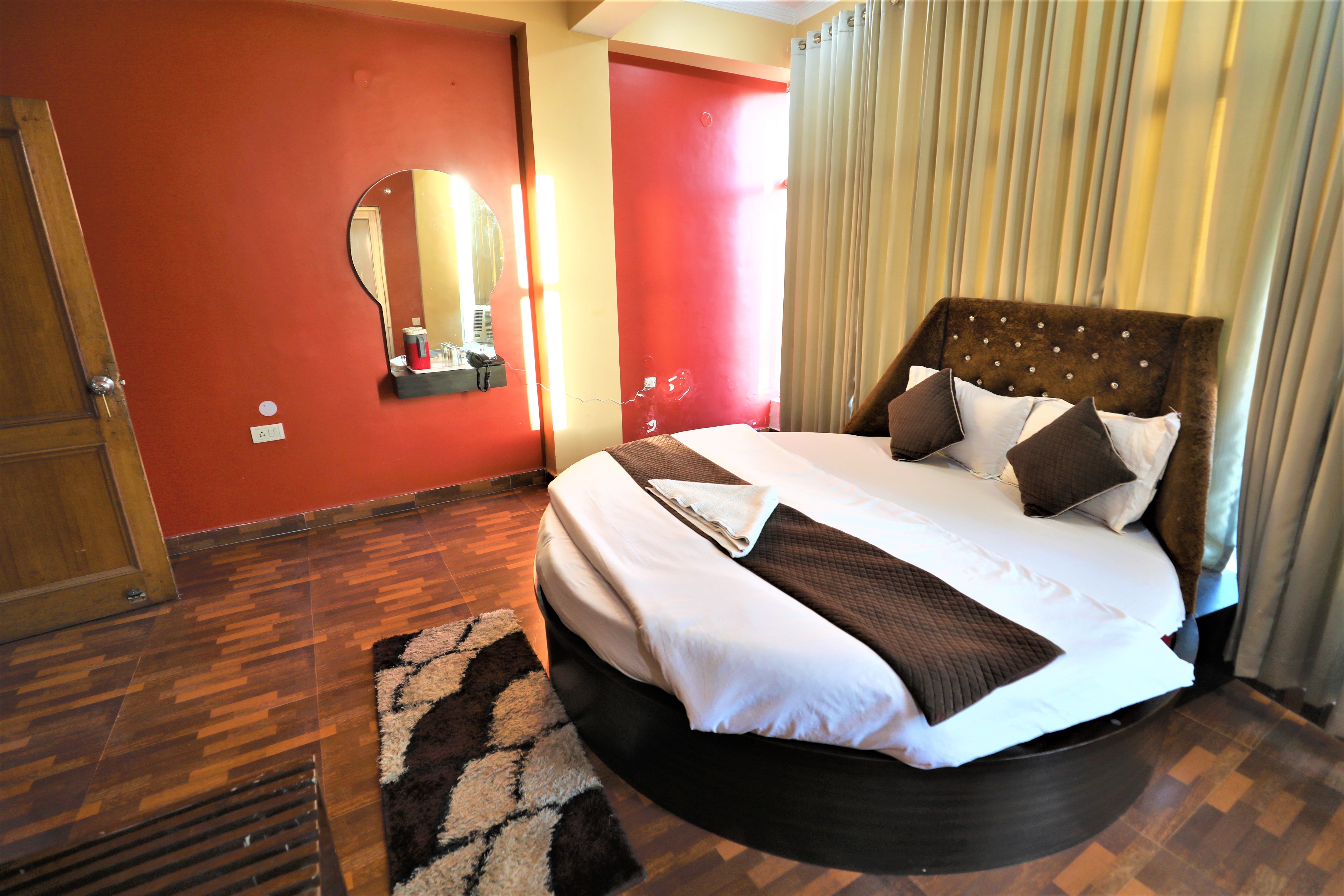 Hotel Neelkanth - Tap to explore photos