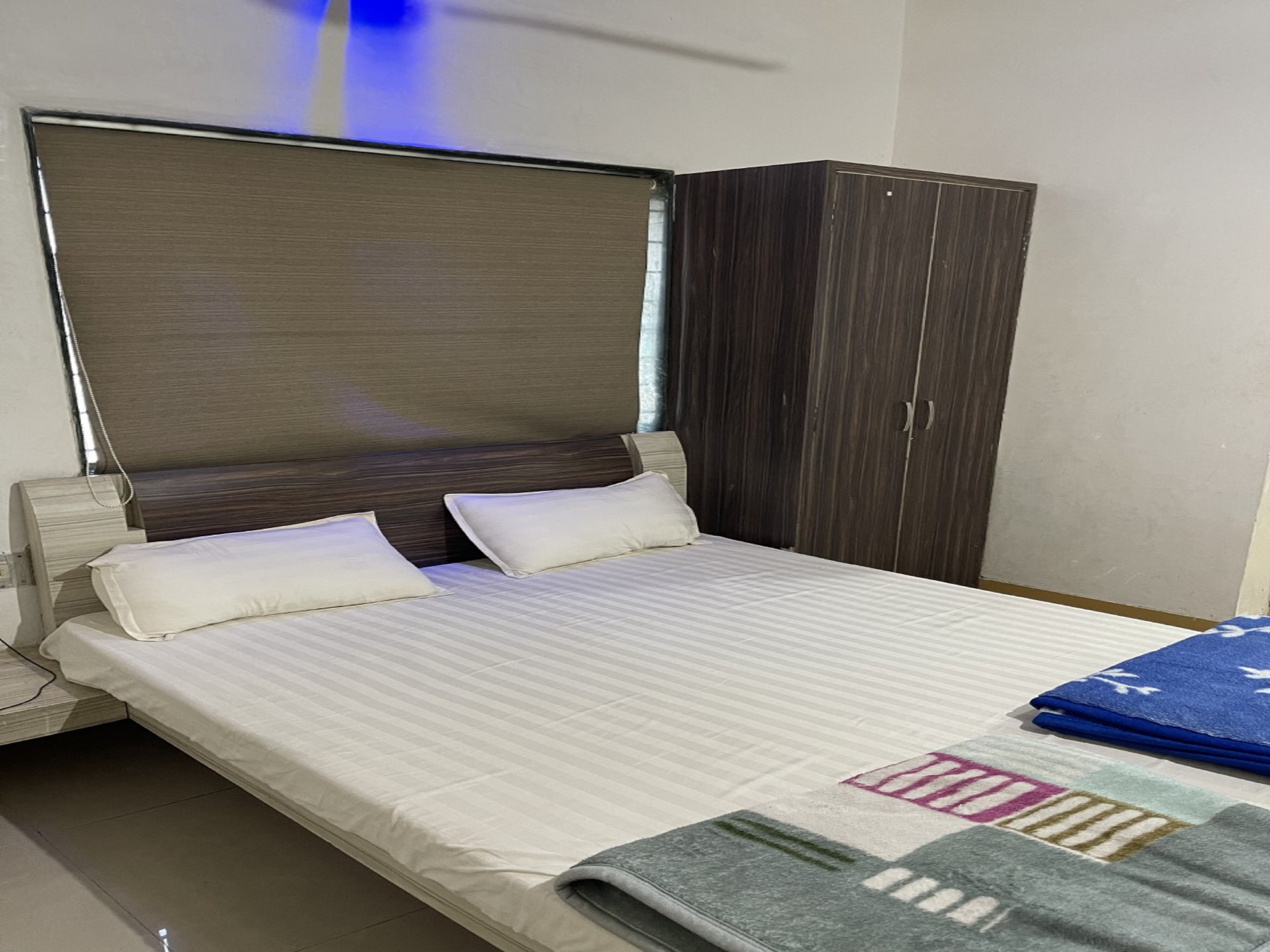 Hotel Jayraj - Tap to explore photos
