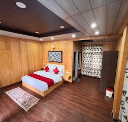 Deluxe Room with Hill view