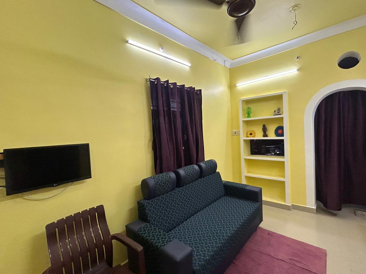 SELVAS BUDGET HOMESTAY - Tap to explore photos