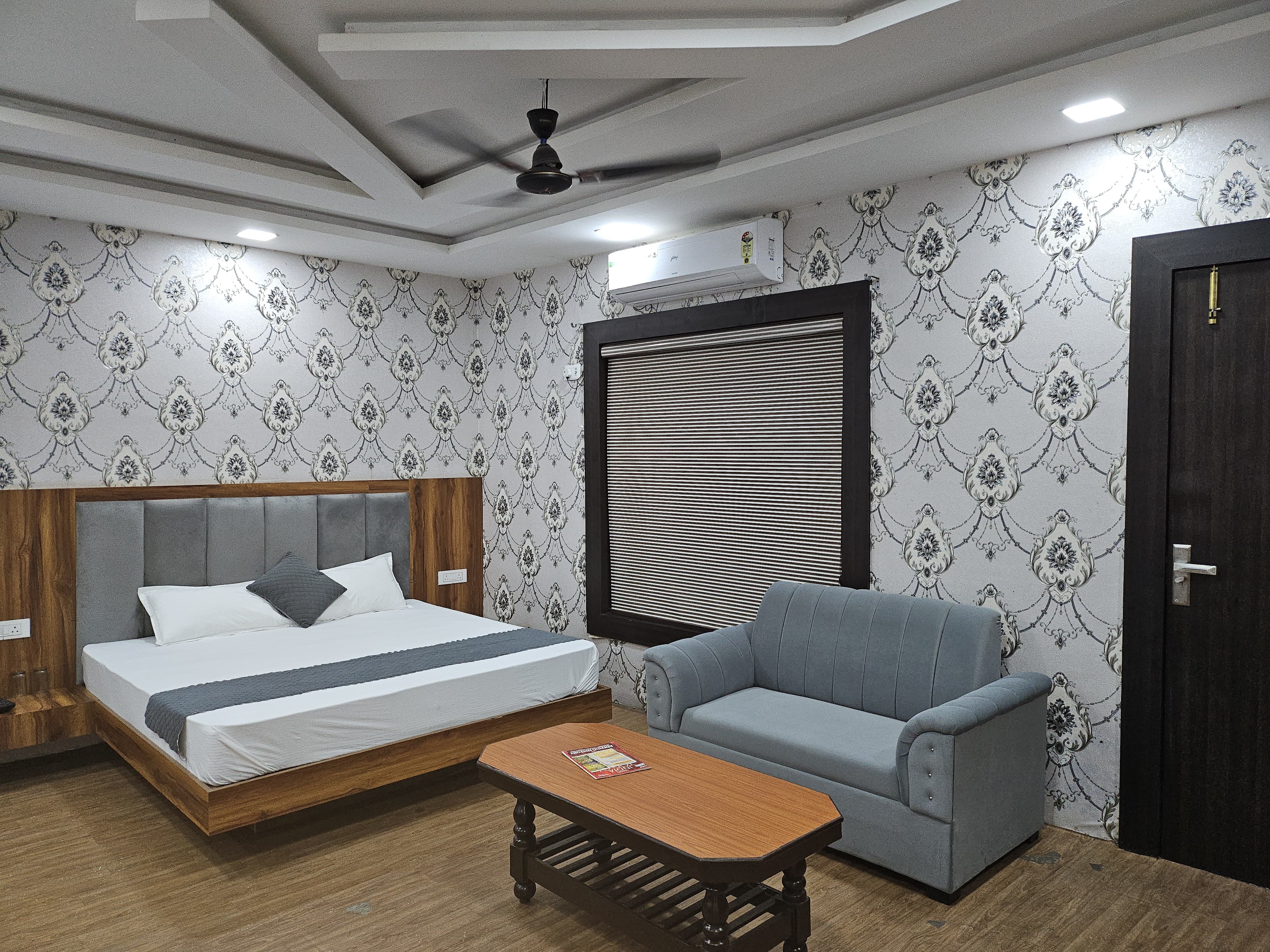 Jhansi Castle Inn - Tap to explore photos