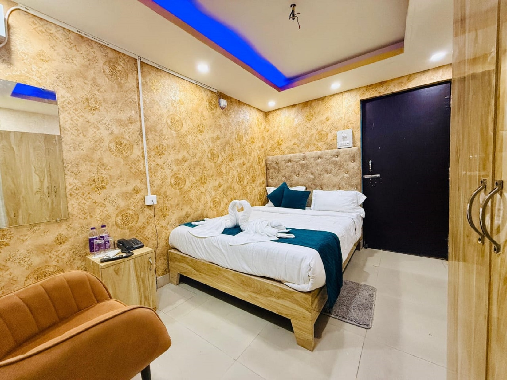 Hotel Diamond Regency - Tap to explore photos
