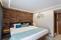 Hotel Maneck  Manor, Ooty