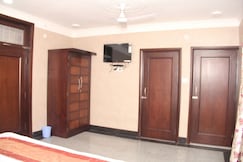 Hotel Silk, Haldwani (800m from Haldwani Railway Station), Haldwani