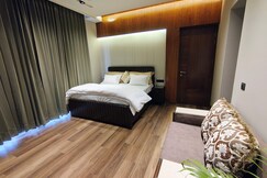 Pinecrest stays, Greater Noida