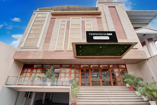 Super Townhouse Oak Dehradun Court Formerly GK Residency