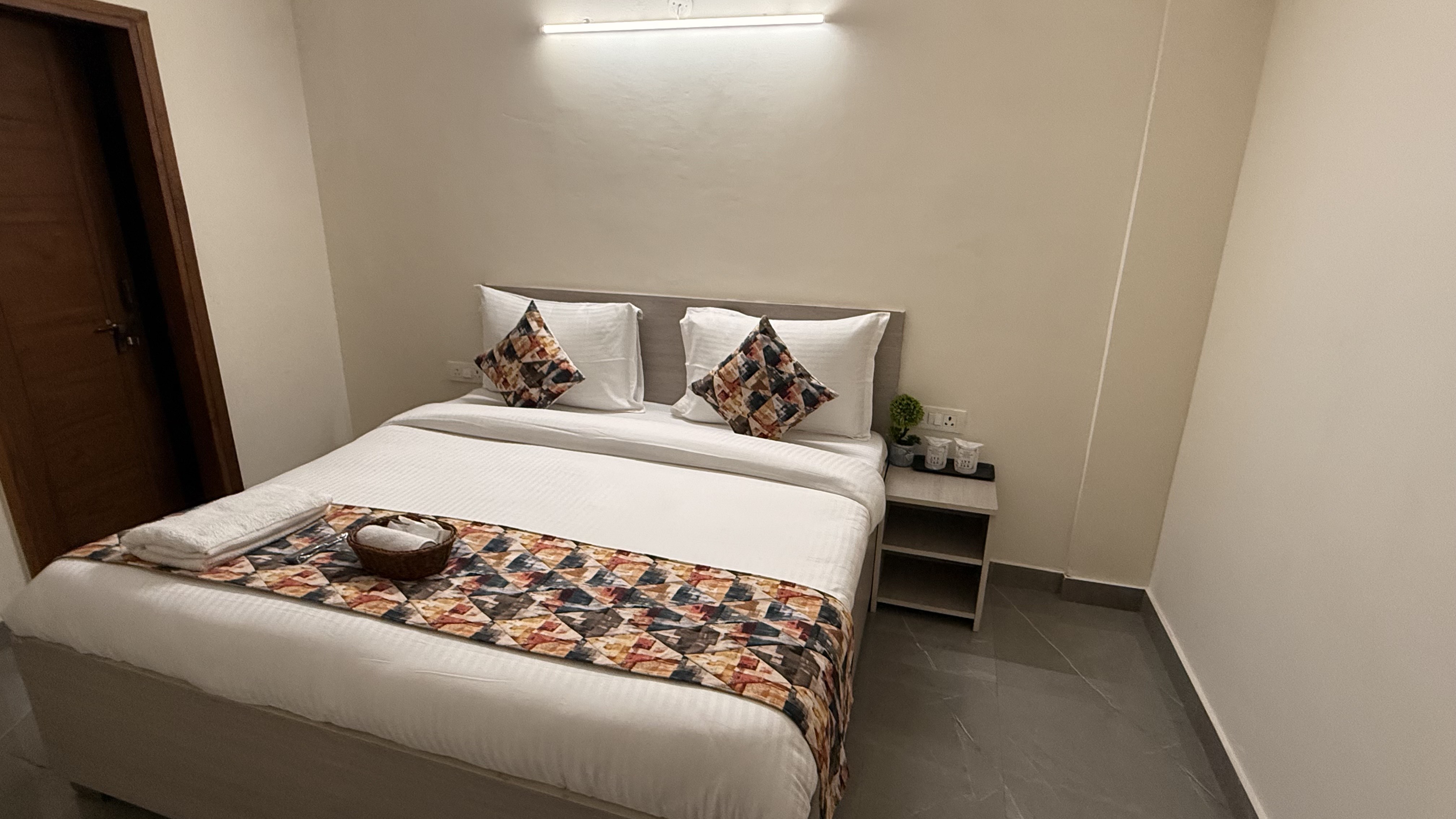 Hotel Ivaan Homes East of Kailash - Tap to explore photos