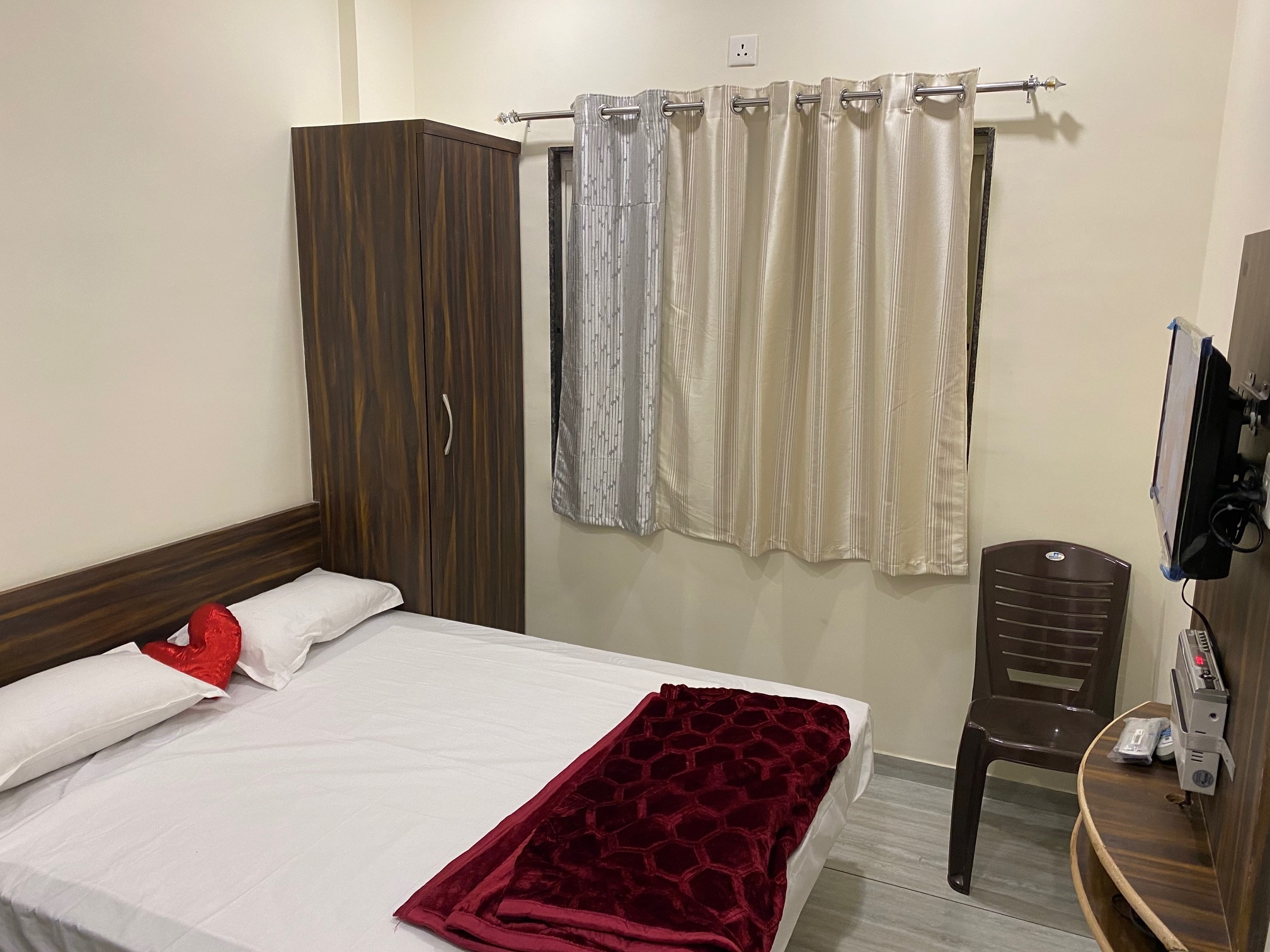 Galaxy Residency, Panchgani - Tap to explore photos
