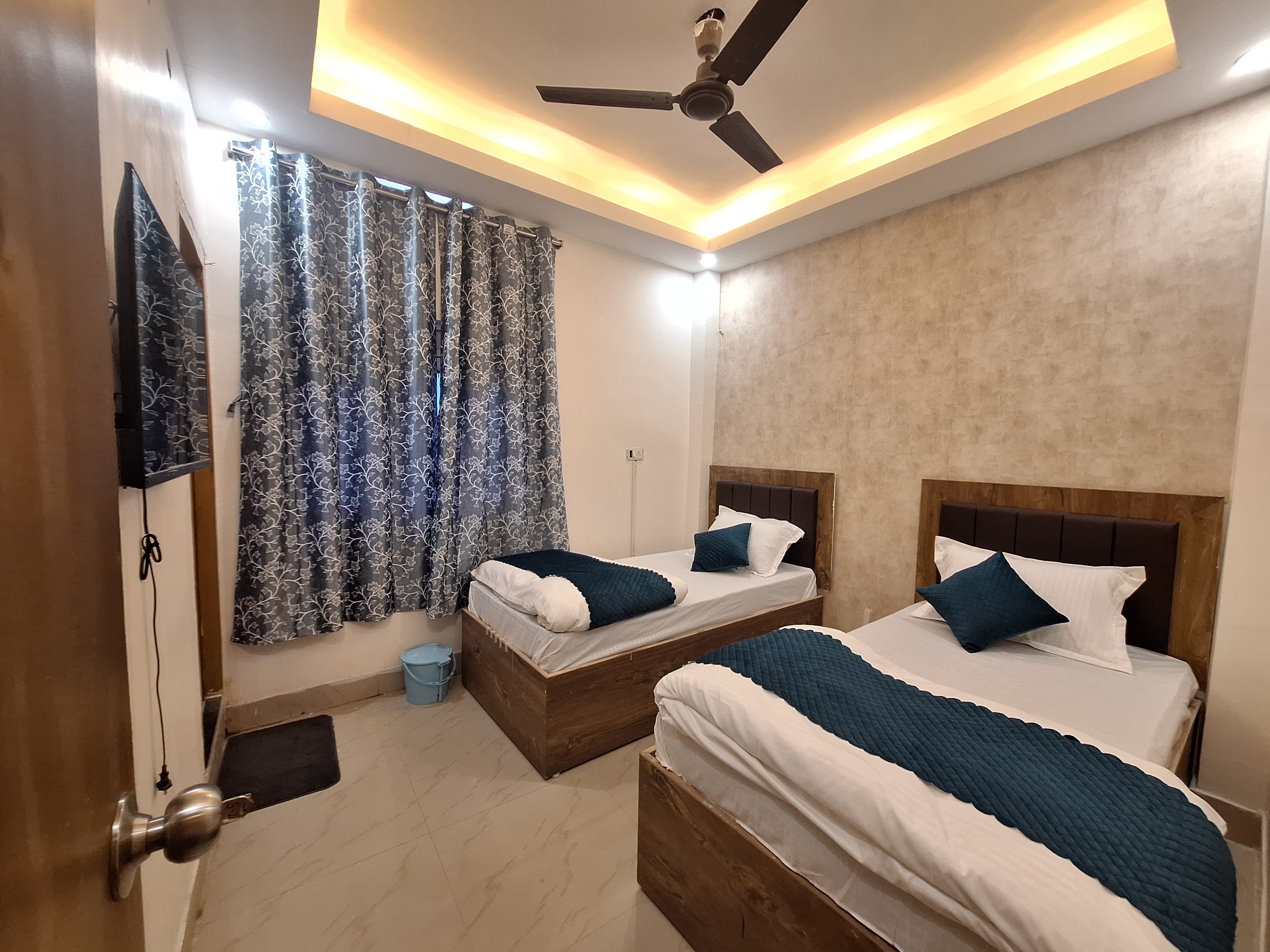 Hotel Yogita Inn - Tap to explore photos